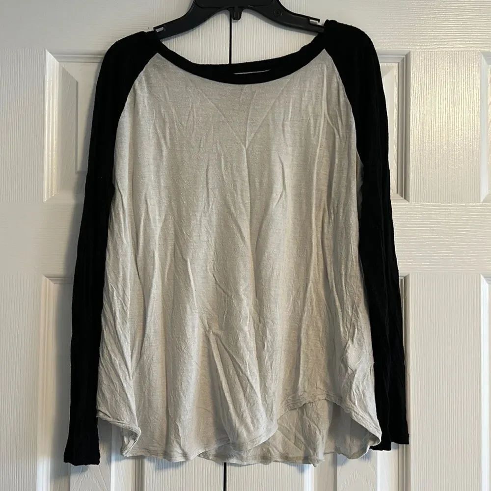 Chaser Women’s Cream & Black Raglan Long Sleeve Top